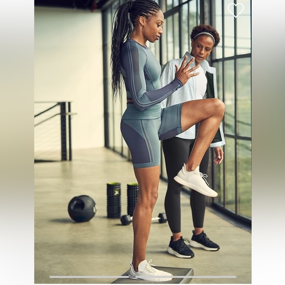 NIB Athleta Exclusive Saysh One Sneaker - Picture 2 of 15